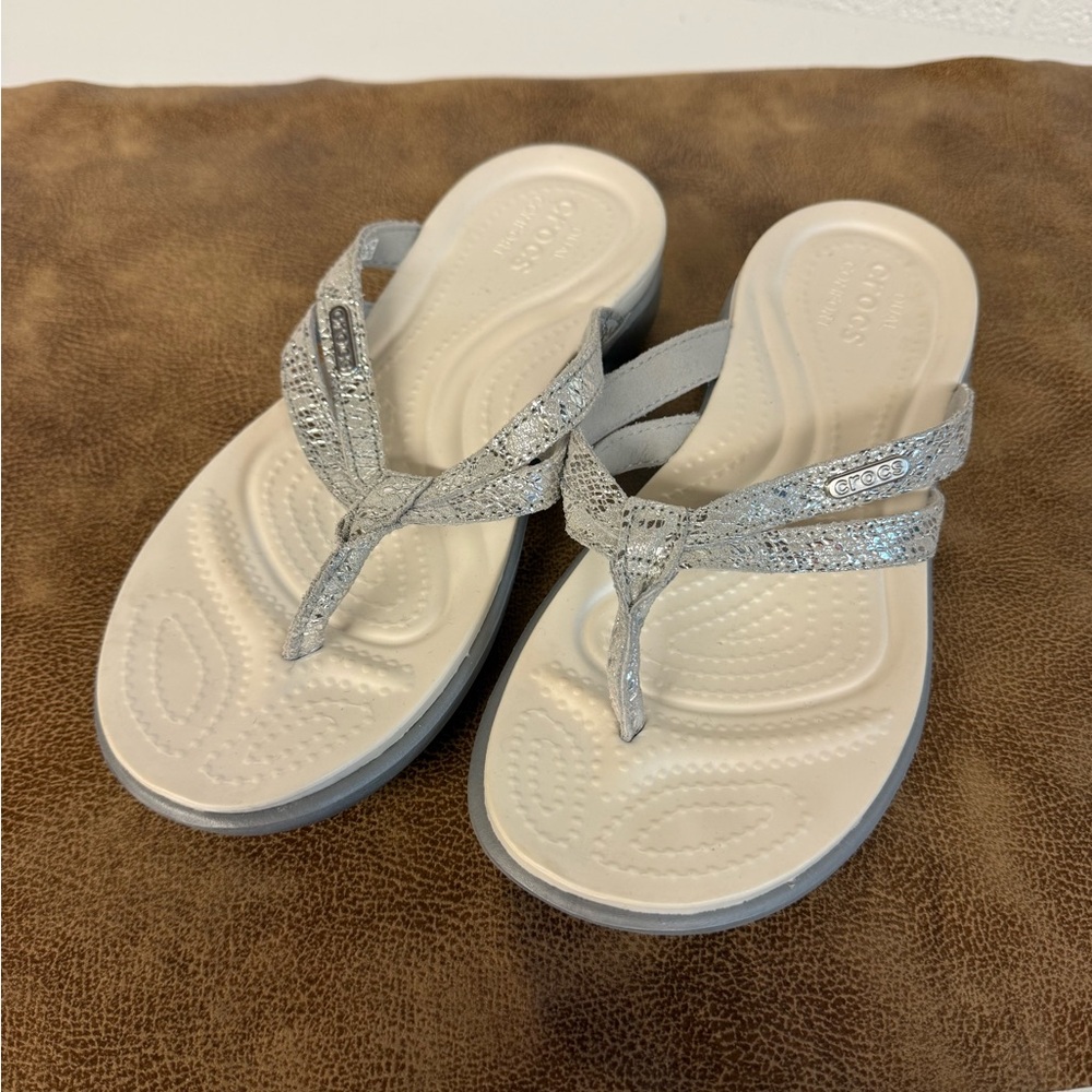 CROCS Silver Women's Capri Flip Flops